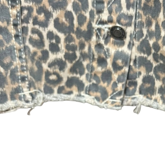 Free People Leopard Print Cropped Raw Hem Denim Jacket Size Smalll - Picture 12 of 16